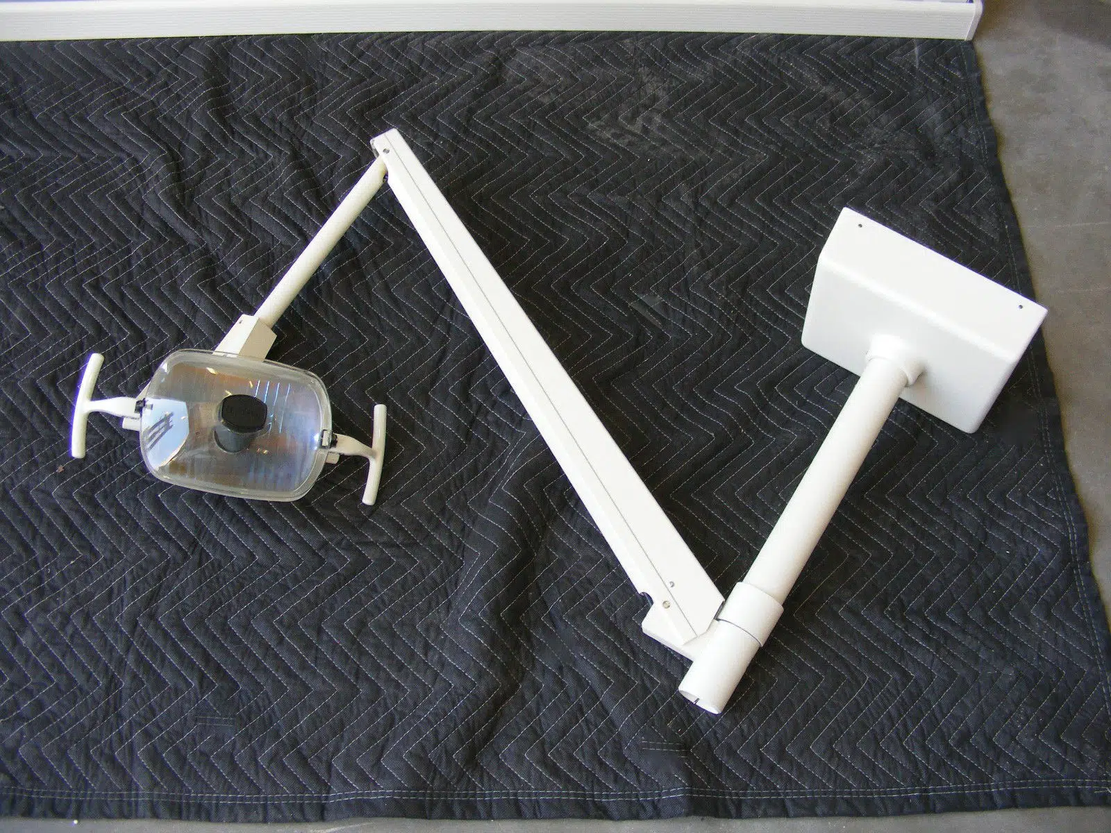 ADEC 6300 Track Mount Operatory Dental Lamp