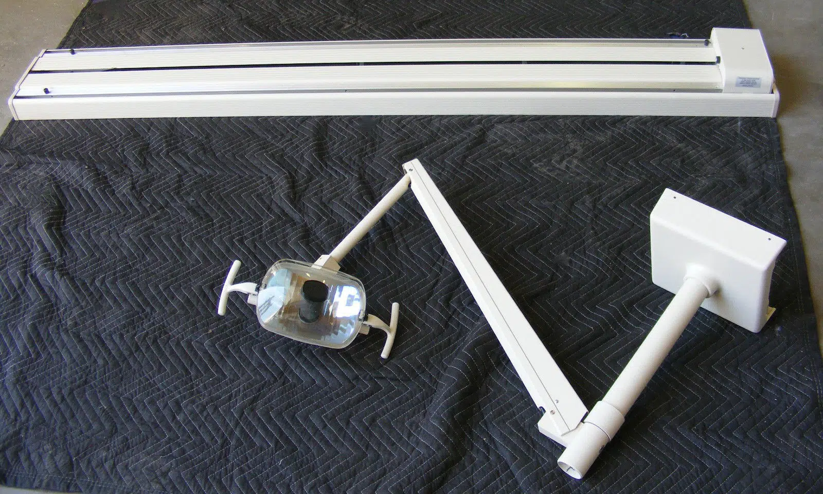 ADEC 6300 Track Mount Operatory Dental Lamp